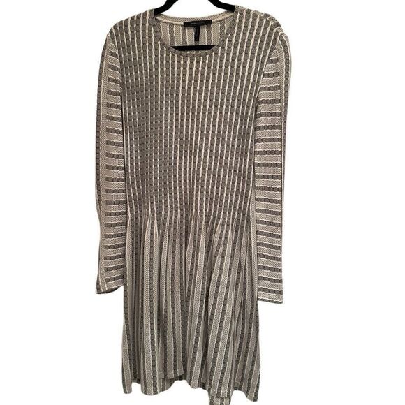 BCBGMAXAZRIA grey/ cream design long sleeve dress- size M - Picture 1 of 7